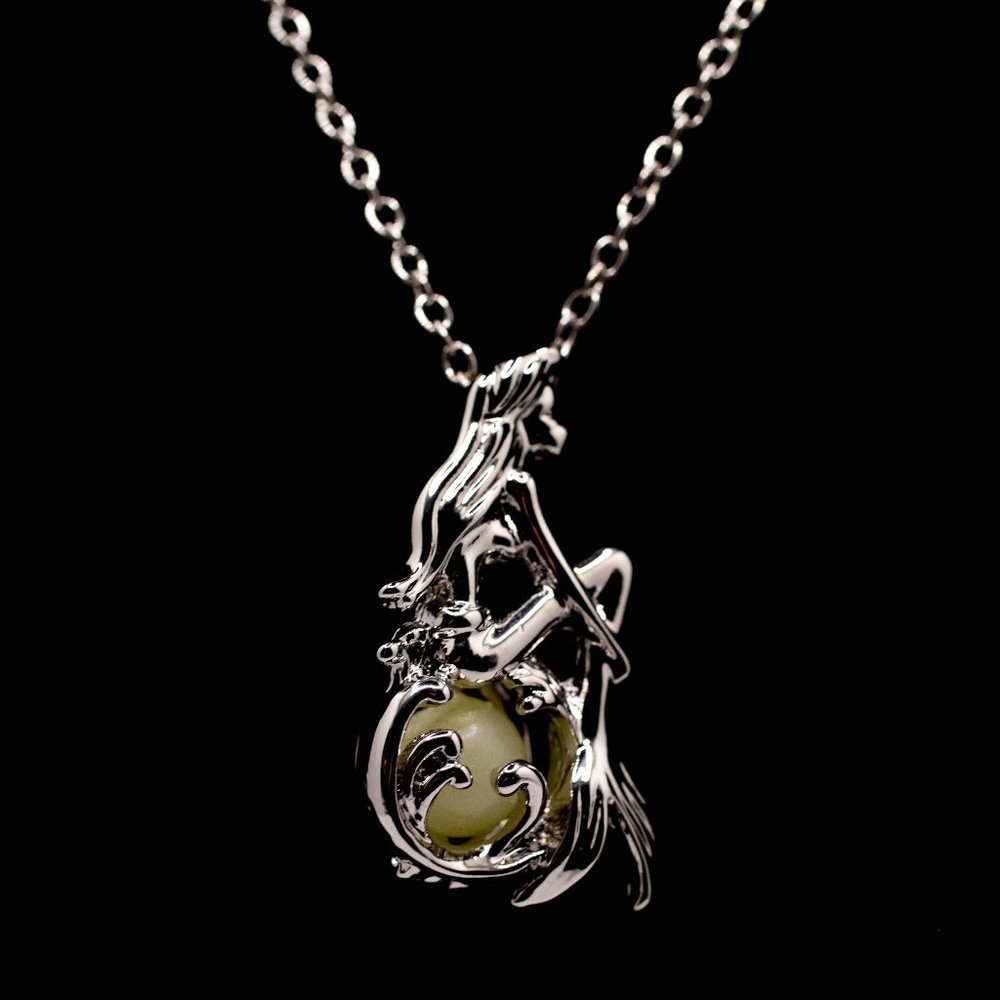 Silvertone Disney The Little Mermaid Ariel (Glow in the Dark) Necklace, New